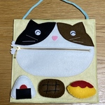 ♡♡指先遊びシート♡♡マジックテープ＆ファスナー　三毛猫ちゃんとごはん