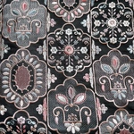 【50cmカット済】インド 刺繍生地  シックなエスニック風 高級生地 大柄 ブラック×パステルカラー系