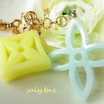 saly☆かわいいー！2wayお花のキーホルダー&バッグチャーム