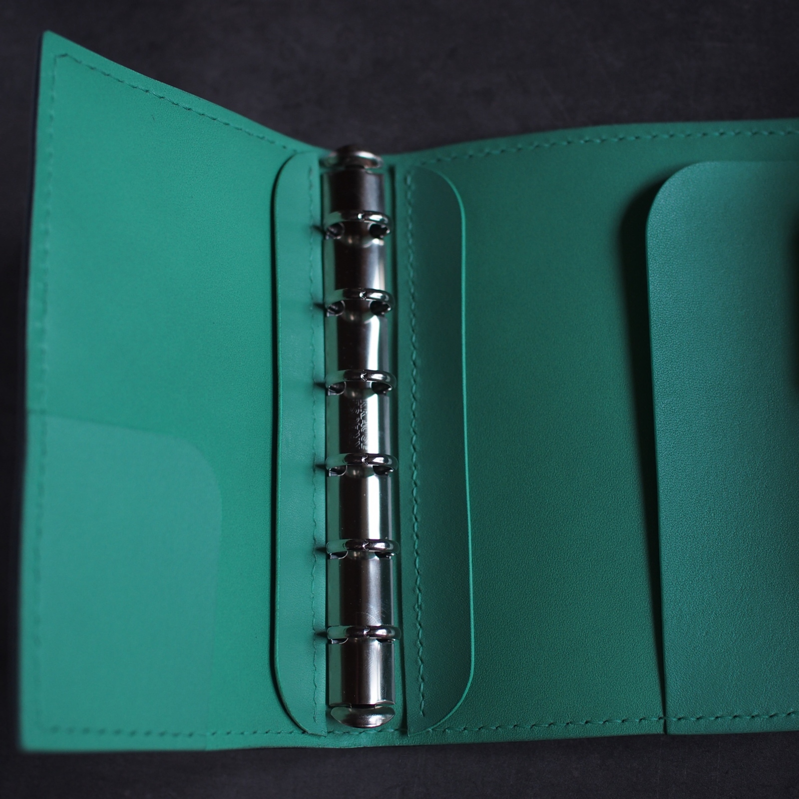 ミニ6サイズ　システム手帳　イタリアンレザー　ハンドメイド ミニ6 本革システム手帳｜しっとり育つ革・うろこの手縫い手帳