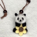 ちびっこパンダの羊毛フェルトのネックレス🐼