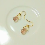 チェコガラス　トライアングルピアス