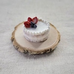 ミニチュア　ミニチュアスイーツ　ミニチュアケーキ　オーバル型のいちごのネイキッドケーキ
