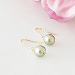 【￥300】カラーパール・ピアス（メタリックグリーン）