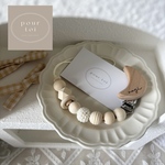月×ニットホワイト　おしゃぶりホルダー　トイホルダー　歯固めクリップ　　出産祝い　名入れ