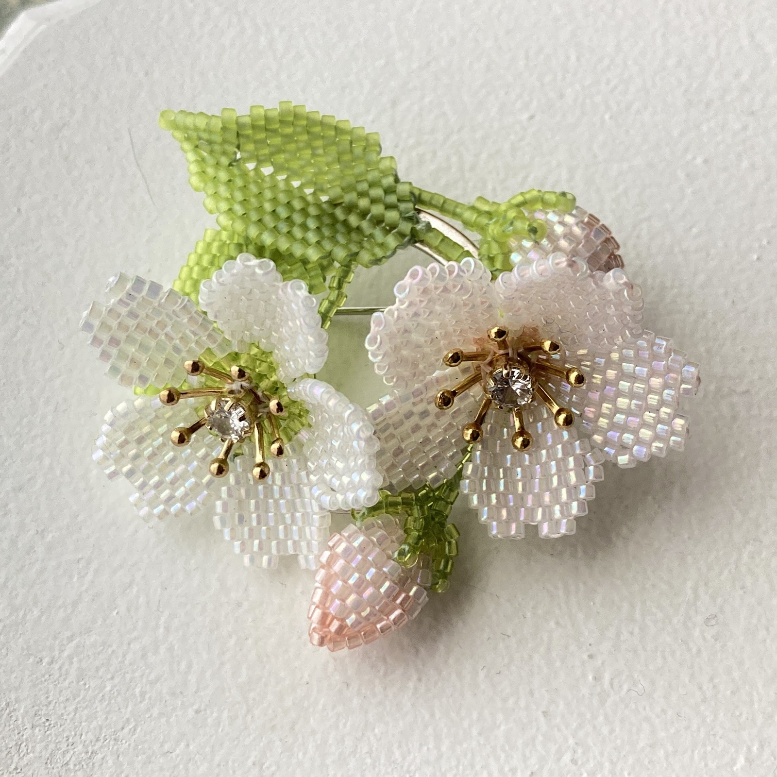 シェイプドステッチで作る＊ミモザのブローチ - Blooming beads