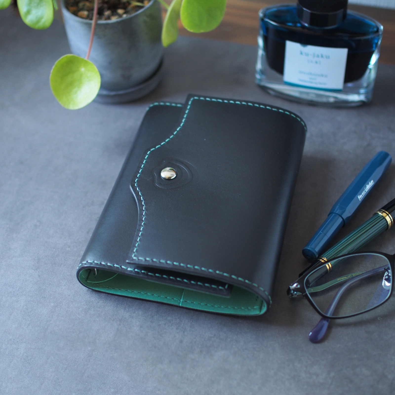 ミニ6 本革システム手帳｜しっとり育つ革・うろこの手縫い手帳