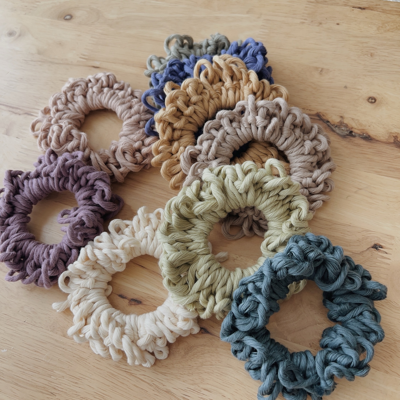 オーガニックコットンのふわふわシュシュ - hagoromo // macrame