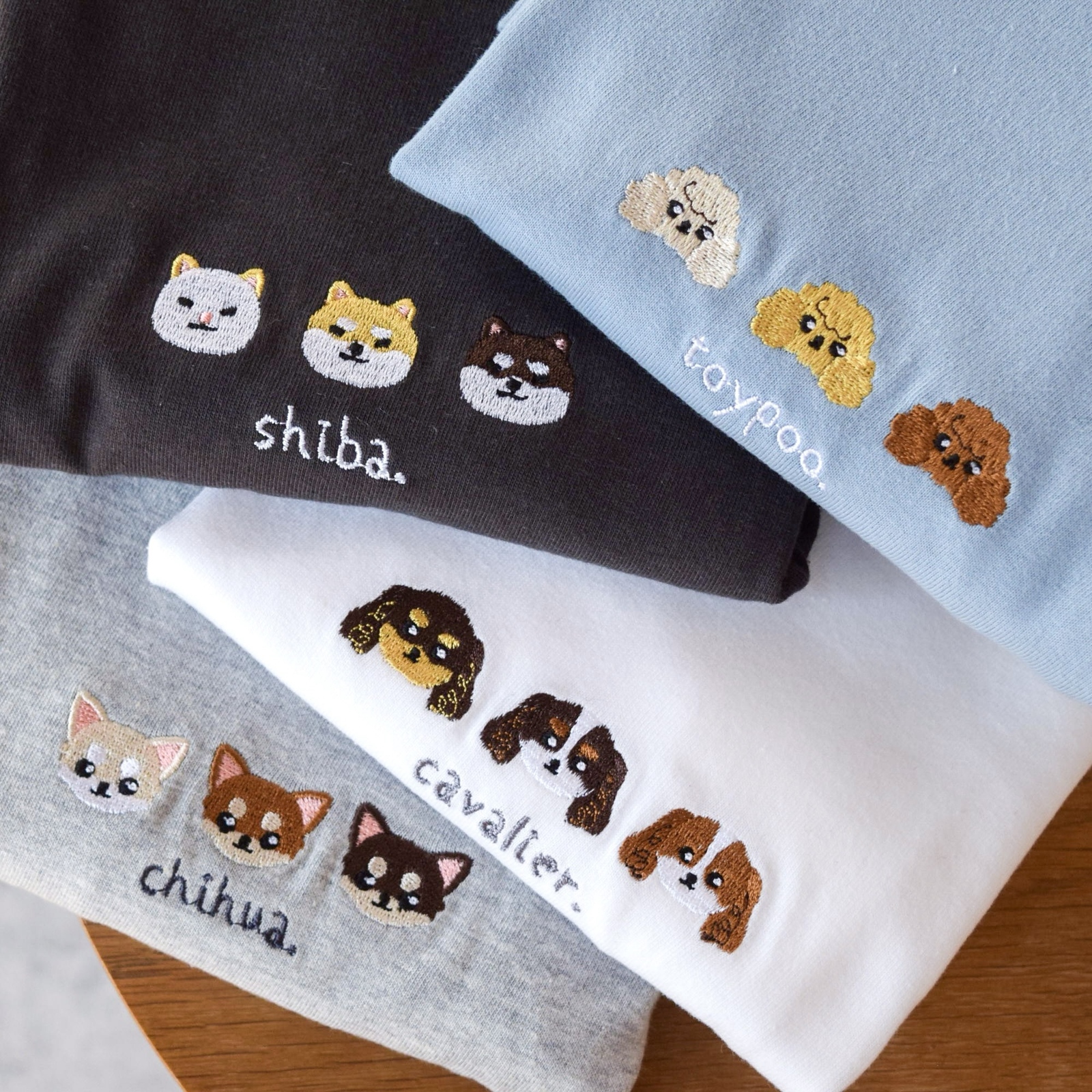 2025新作】犬種が選べる！わんこトリオ刺繍Tシャツ 名入れ可
