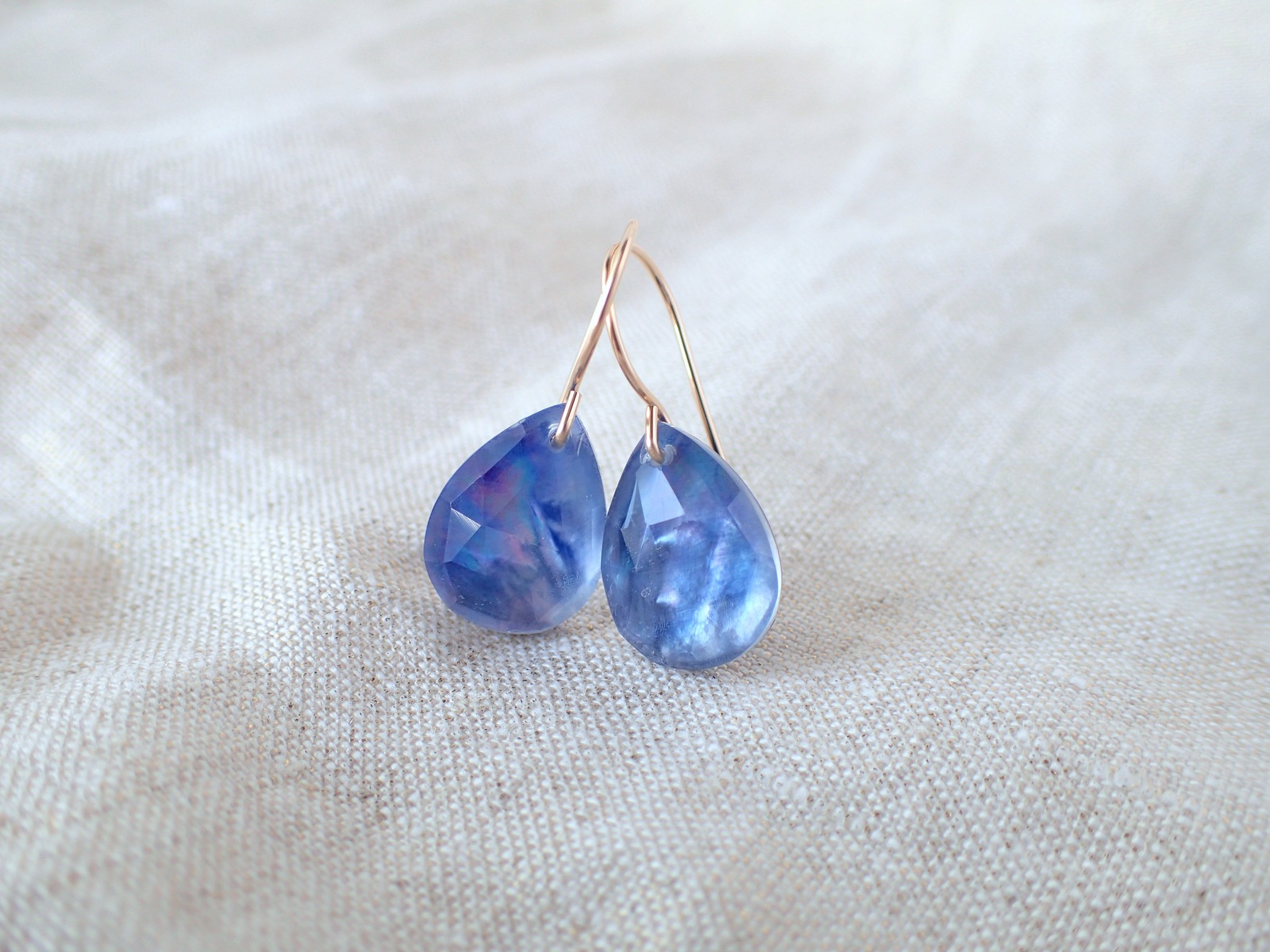 14kgf＊ラピス×MOP×クリスタルのトリプレット＊ピアス - kokemomo 