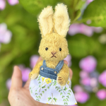 テディベア・カールモヘア生地・うさぎ11cm(ジャンパースカート)