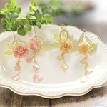 🌹くすみカラー(ピンク・イエロー)の薔薇の耳飾り🌹　ディップアート　ディップフラワー　ロング　チェーン