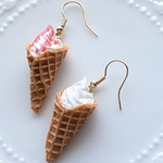 ソフトクリームのピアス (バニラ)