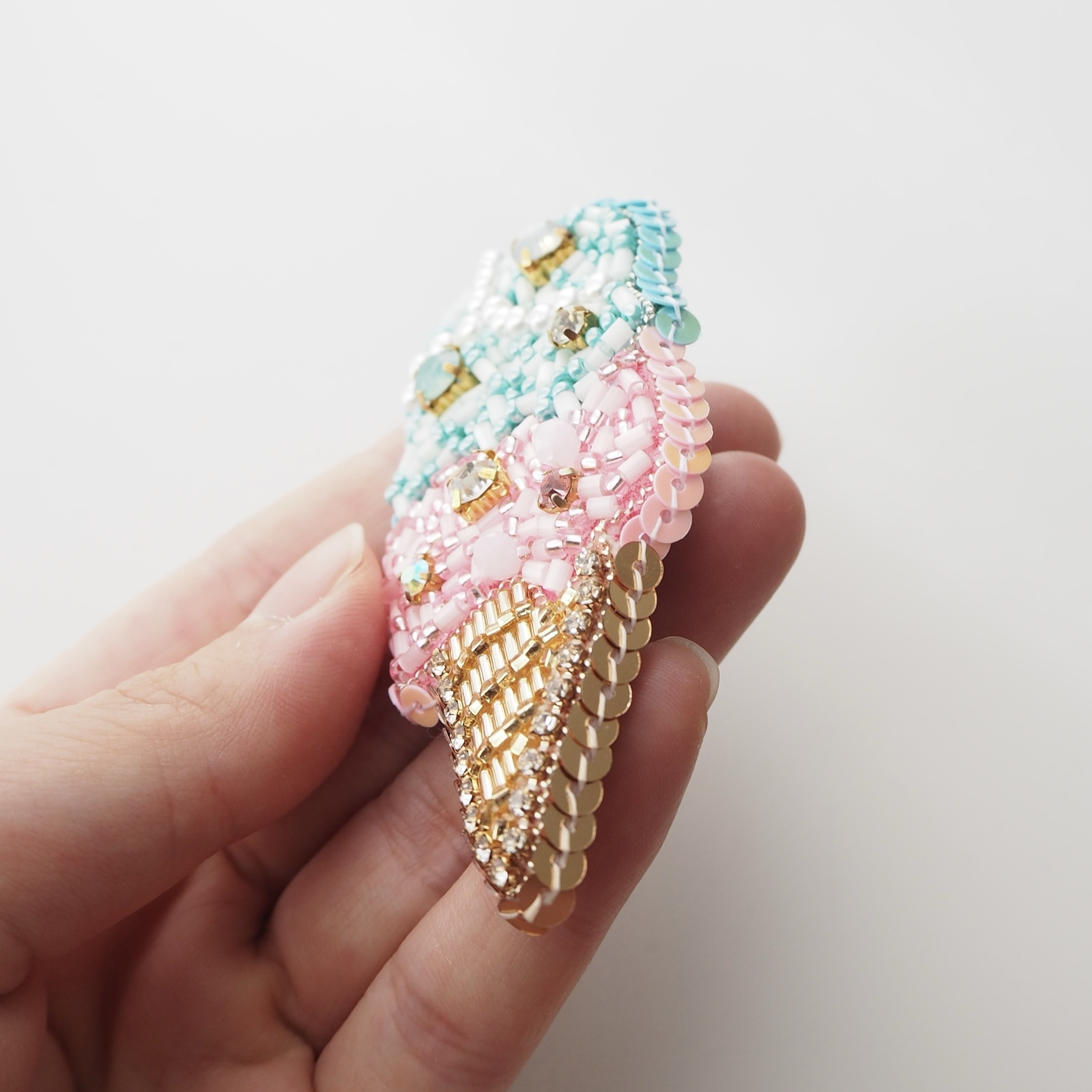 ✳︎ アイスクリーム ✳︎ ビーズ 刺繍 ブローチ バッグチャーム