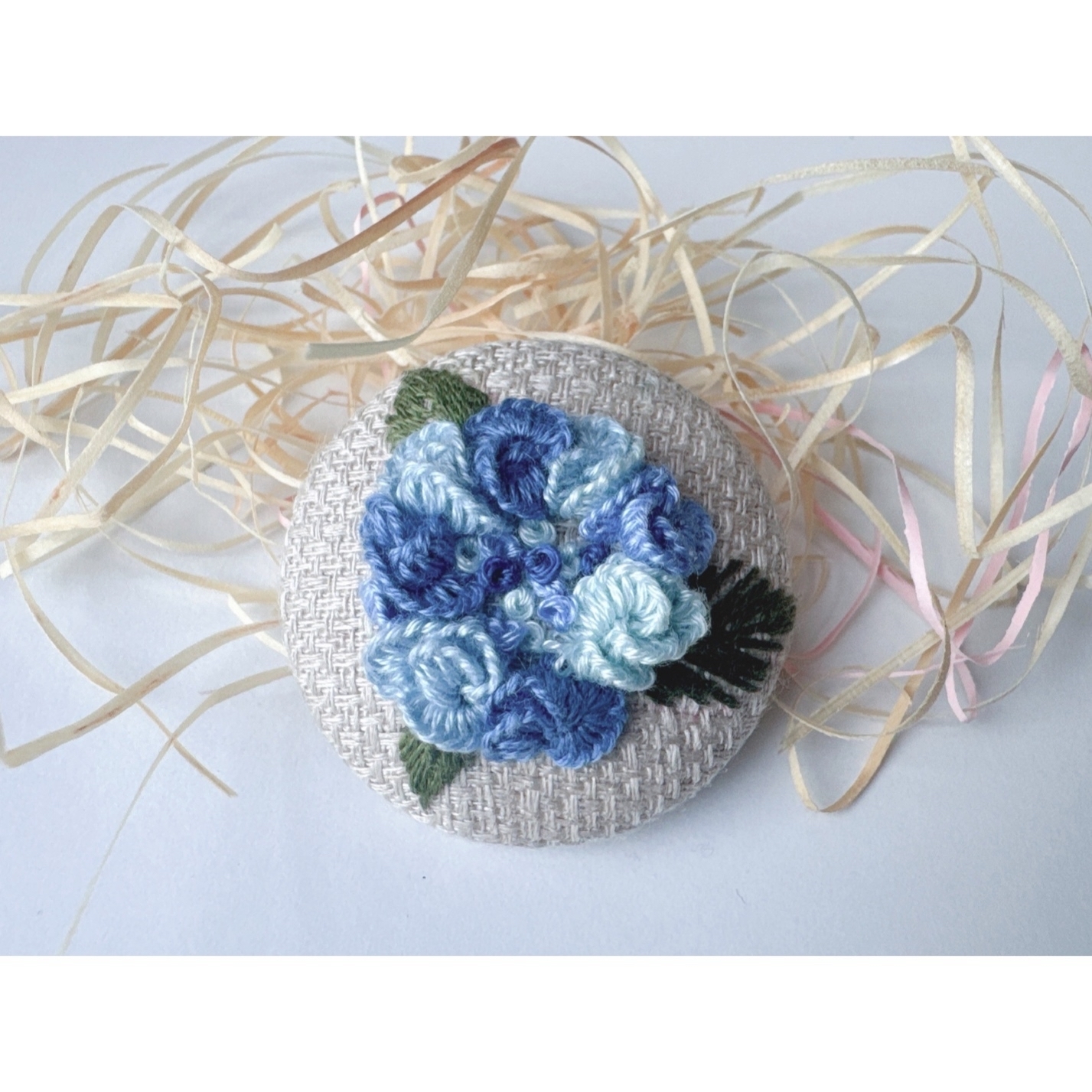刺繍ブローチor刺繍ヘアゴム ミモザの花 - センカGALLERY | minne