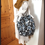 北欧花柄(黒系)タックたっぷりBAG