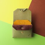 【お急ぎOK】お札を折らないカピバラのコンパクト財布　グリーン×ダークブラウン×イエロー
