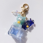 【ねこ×氷の𝙸𝙲𝙴 𝙲𝚄𝙱𝙴】 　ハンドメイド　レジン　オイルキーホルダー　キーホルダー　夜空キャンディ