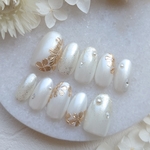  pearl×goldflower🤍  ホワイト  ゴールド  ミラーフラワー  ブライダル  結婚式  前撮り  パールホワイト フラワー 卒業式  成人式  手描きフラワー ネイルチップ 