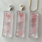 【送料無料】桜の琥珀糖　シャカシャカキーホルダー　レジン　ハンドメイド　バッグチャーム　さくら　春　ピンク　パステルカラー　こはくとう　ミニチュア
