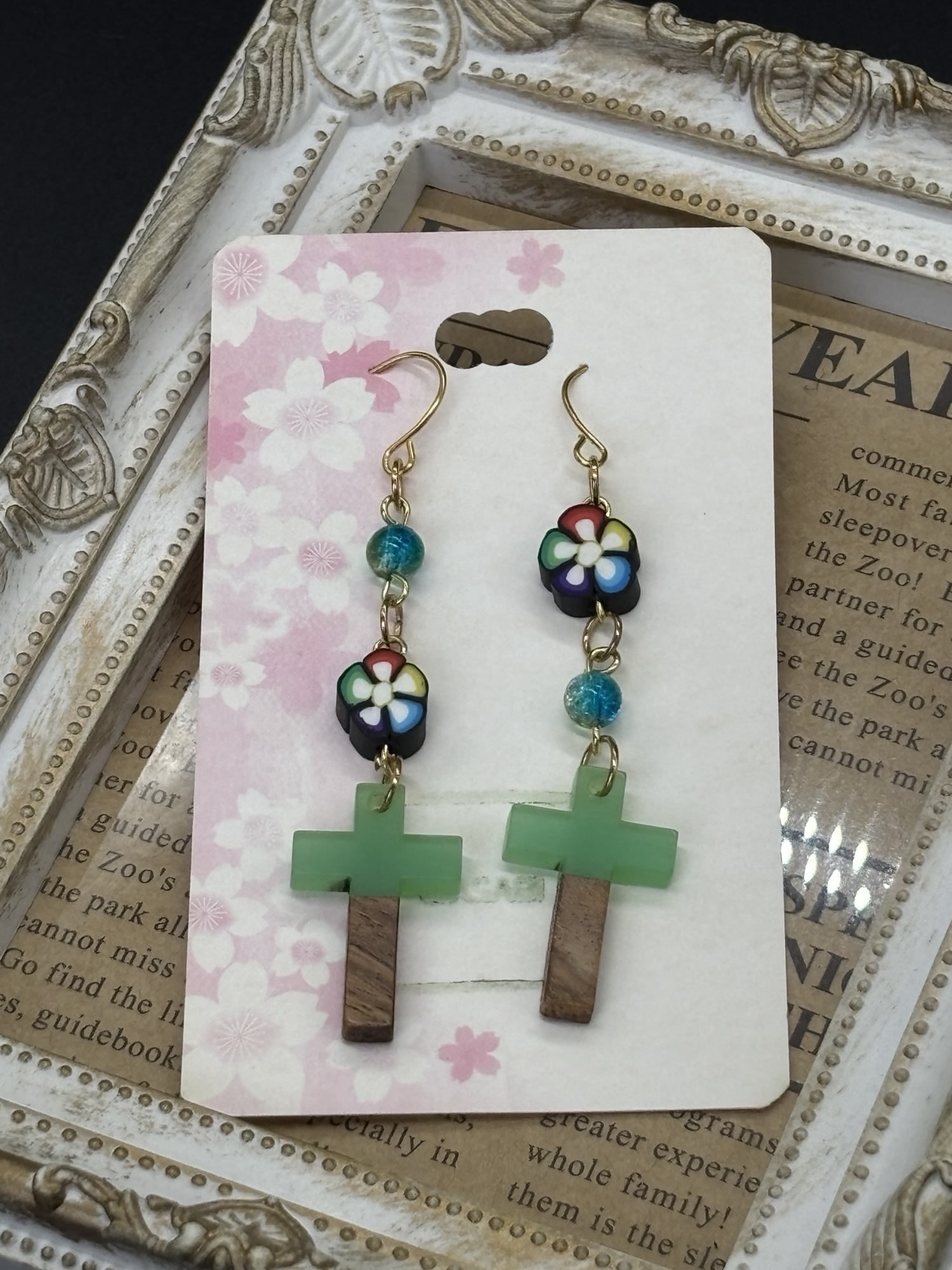 ハンドメイド 緑の十字架 ピアス 4,200円