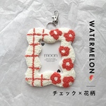 B8 トレカケース┊スイカ色 🍉 オレンジ チェック柄 花柄 パンチニードル タフティング ニュアンス 韓国 キーホルダー