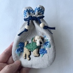 ふっくら犬の手刺繍　ミニ巾着　レイクランドテリア
