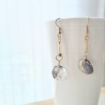 グレー お花のピアス