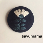 再販☆刺繍☆くるみボタンのブローチ