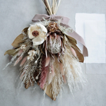 ｓｗａｇ　プロテアとパームフラワーのスワッグ　ドライフラワースワッグ 花束　ドライフラワー　スワッグ　新築祝い　結婚祝い　バースデーフォト