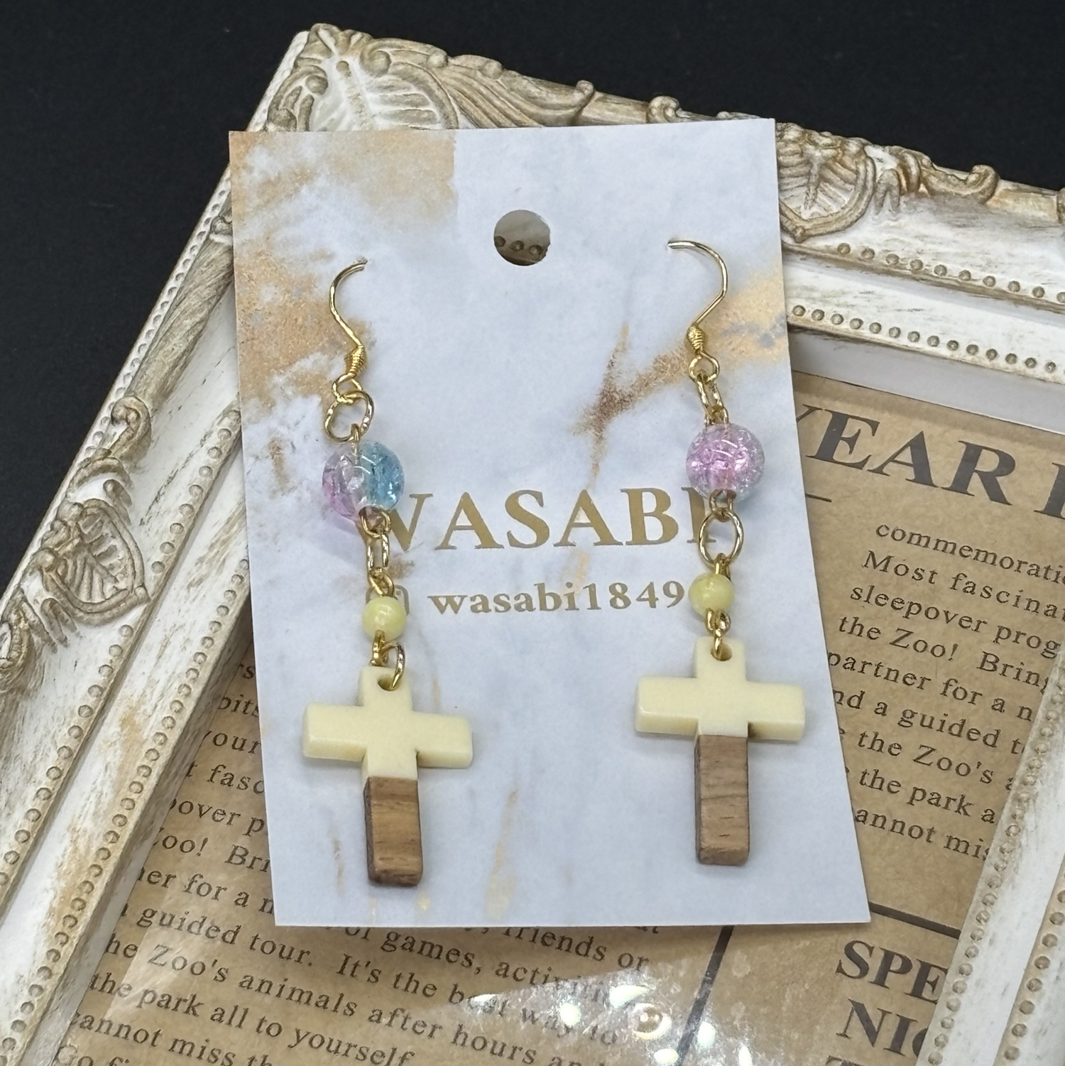 WASABI ハンドメイド 十字架ピアス　ホワイト 4,680円