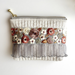 【コロンと上品ミニポーチ】ヌビ　インド刺繍　フリル　インド刺繍リボン　ヌビポーチ　小さめ　上品　ギフト　大人可愛い　合皮　フェイクレザー　12cm