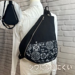背面ファスナーポケット付き　シワになりにくい　しずく型 ワンショルダーバッグ ボディバック　長さ調節可能 黒色　バンダナ黒色　変更可能