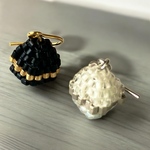 pouch型ピアス　ブラック×ゴールド　ホワイト×シルバー