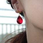 真っ赤なチェコビーズのフープイヤリング