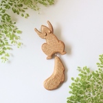 【単品】＊リス の 木彫りブローチ ＊　／  北欧 ナチュラル ギフト アクセサリー プレゼント 動物 
