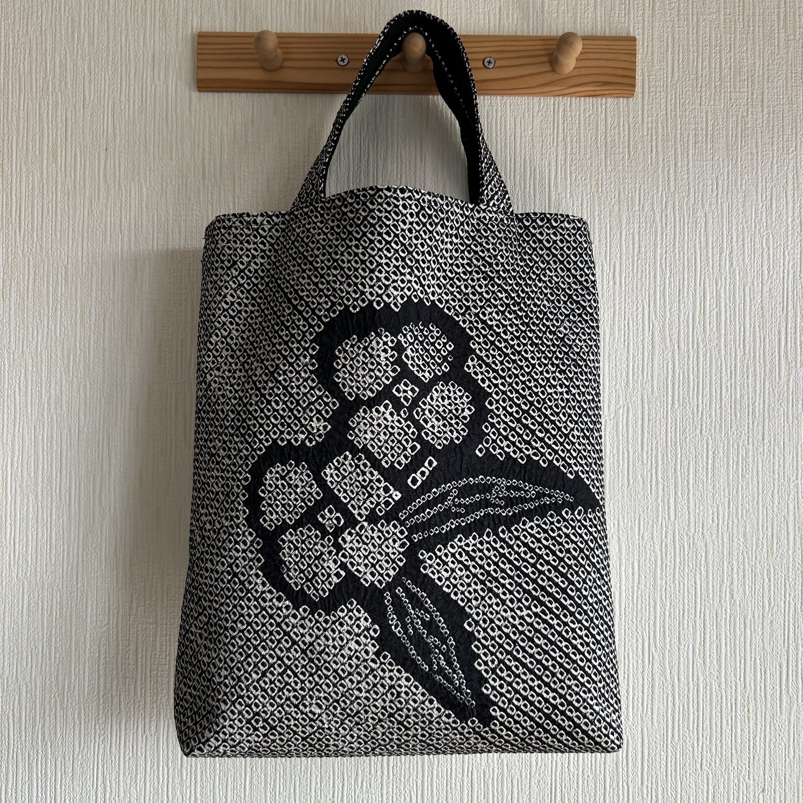 ハンドメイド　みるくみるく　大島紬　着物リメイク　がま口　バッグ　最終 ハンドメイド】 大島紬 着物リメイク ハンド バッグ3点セット