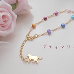 猫ちゃんがちょこんと付いた淡水パールのカラフルブレスレット