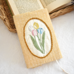 チューリップの手刺繍ブックカバー　単行本サイズ