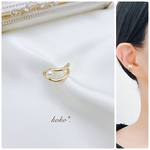 【送料込み】NEW♡片耳 パールのイヤーカフ イヤカフ パール ゴールド シンプル 韓国 アクセサリ 大ぶり上品 ダブル クロス イヤーカフ ライン ニュアンス 小粒 一粒 匿名配送 送料無料