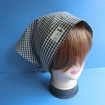 こげ茶×生成りチェックねこタグ　　ギャザー入りバブーシュカ・三角巾