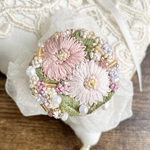 刺繍ブローチorヘアゴム✳︎Flower jewel Gerbera pink