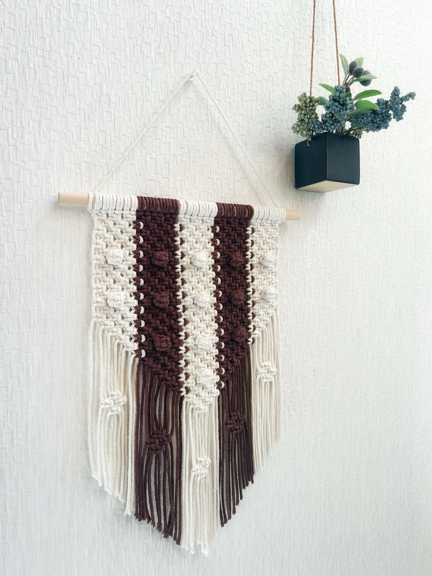 両方のツノ！ビックマクラメタペストリー 両方のツノ！ビックマクラメタペストリー - メルカリ