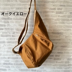 体に寄り添うショルダーバッグ