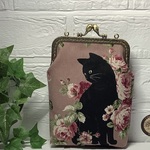 受注制作・12.5㎝の口金・がま口ポーチ・黒猫と薔薇・通帳入れ・タロットカードケース・ダークピンク・チャームプレゼント！