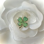 葉脈が美しい 本物の四つ葉のクローバーのピンバッジ