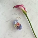 スノーボールとかすみ草の耳飾り