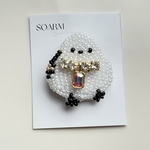 雪の妖精シマエナガのブローチ　ビーズ刺繍　キーホルダー　レトロ　平成　バッグチャーム　チャーム　ビジュー　キラキラ　レトロ風　かわいい　ビーズブローチ　