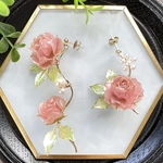 🌹特別な日に咲く、つる薔薇(ピンク・イエロー・パープル)の耳飾り🌹　ディップアート　ディップフラワー　ブライダル　ウェディング　ロング　オケージョン