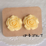 大きめ薔薇のイヤリング